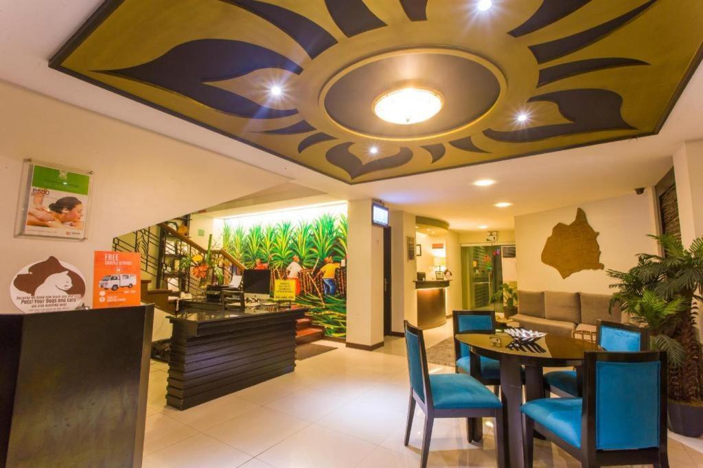 L Square Hotel Tarlac City Екстер'єр фото