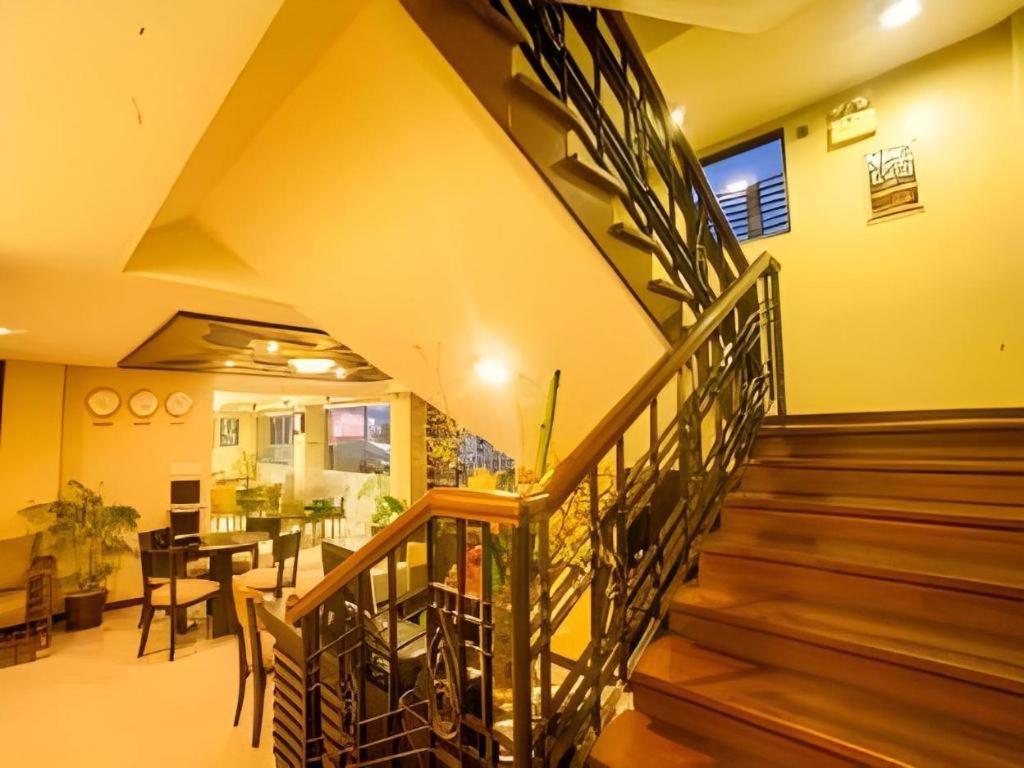 L Square Hotel Tarlac City Екстер'єр фото