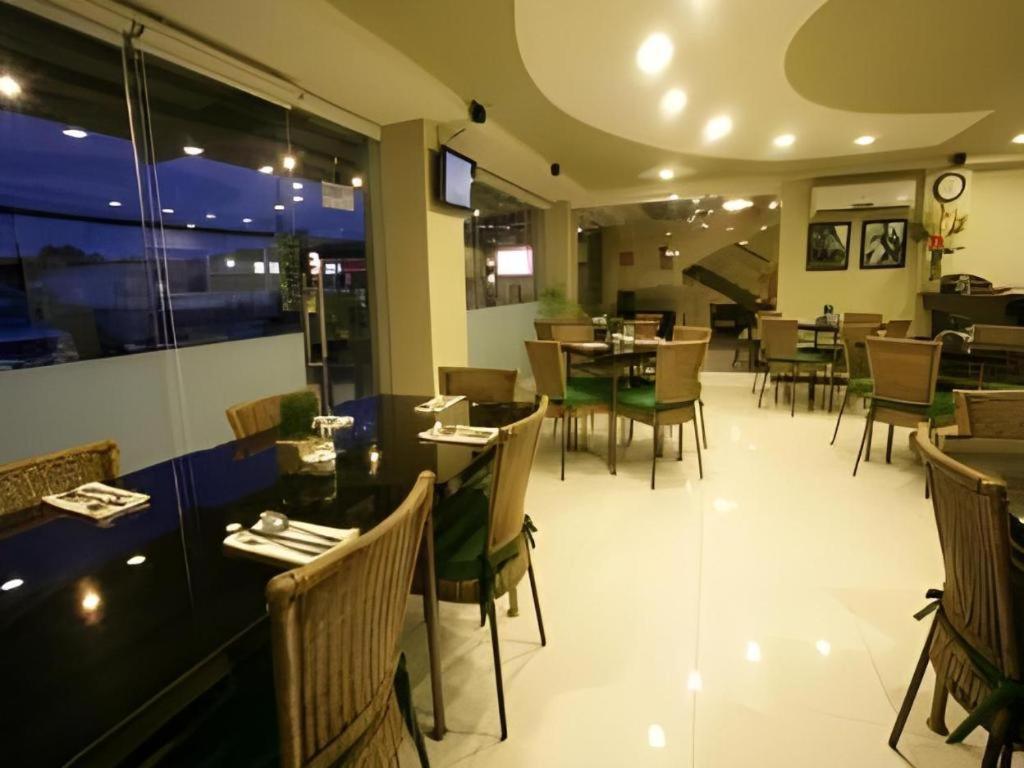 L Square Hotel Tarlac City Екстер'єр фото