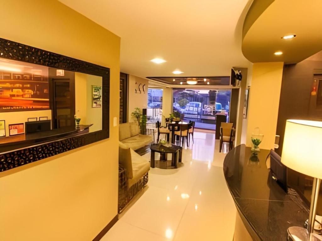 L Square Hotel Tarlac City Екстер'єр фото