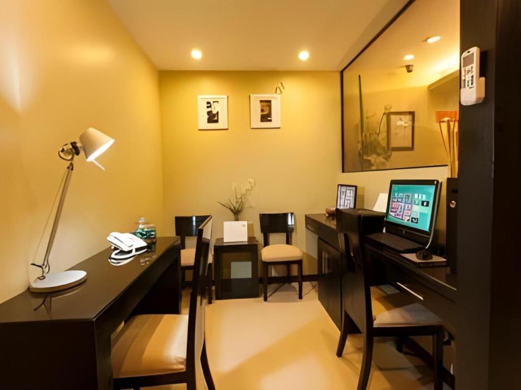 L Square Hotel Tarlac City Екстер'єр фото