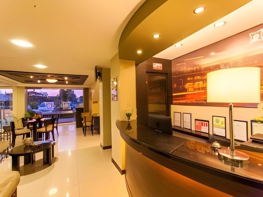 L Square Hotel Tarlac City Екстер'єр фото