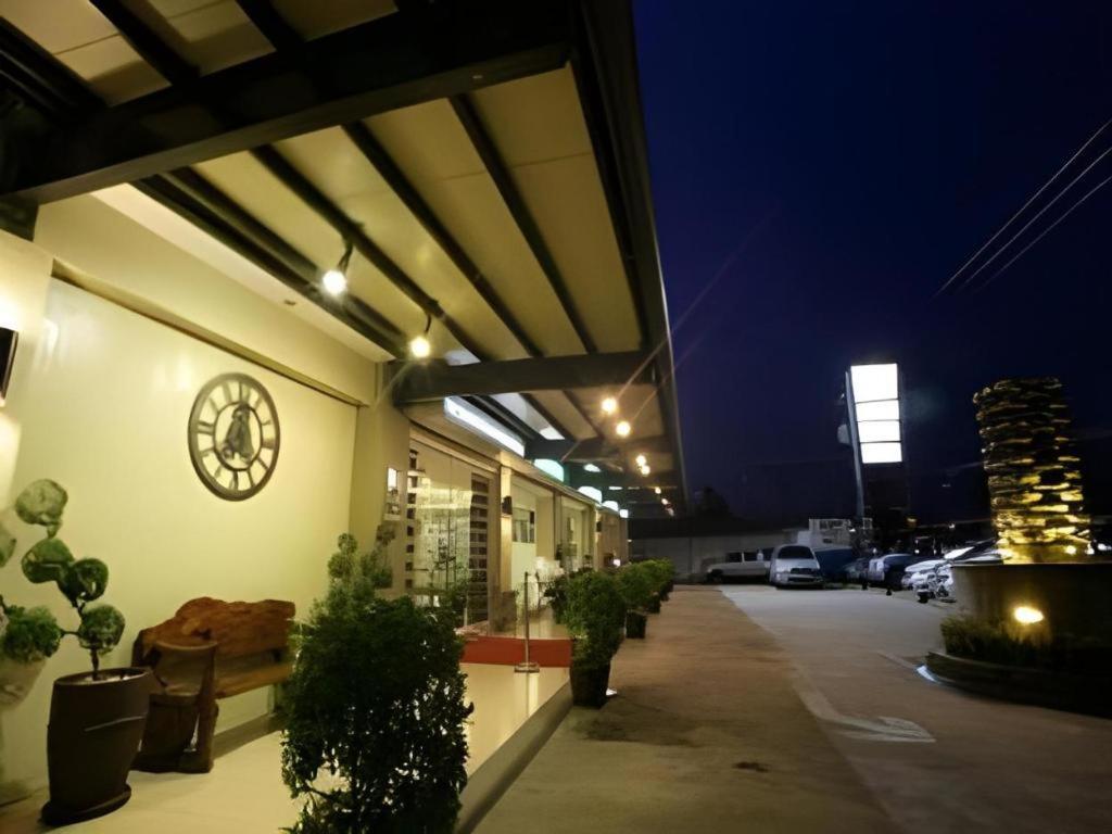 L Square Hotel Tarlac City Екстер'єр фото