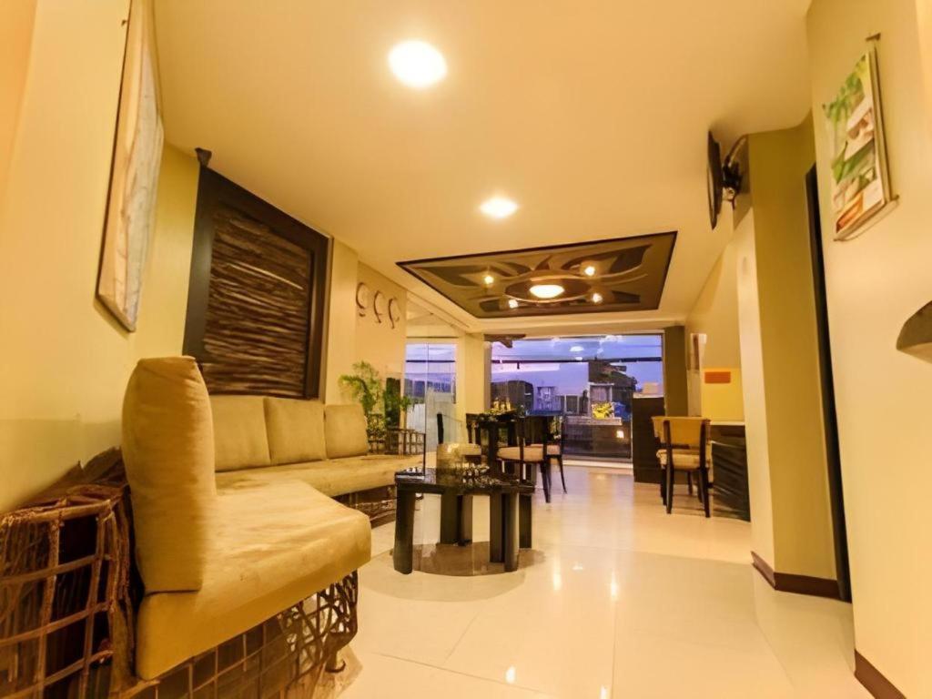 L Square Hotel Tarlac City Екстер'єр фото