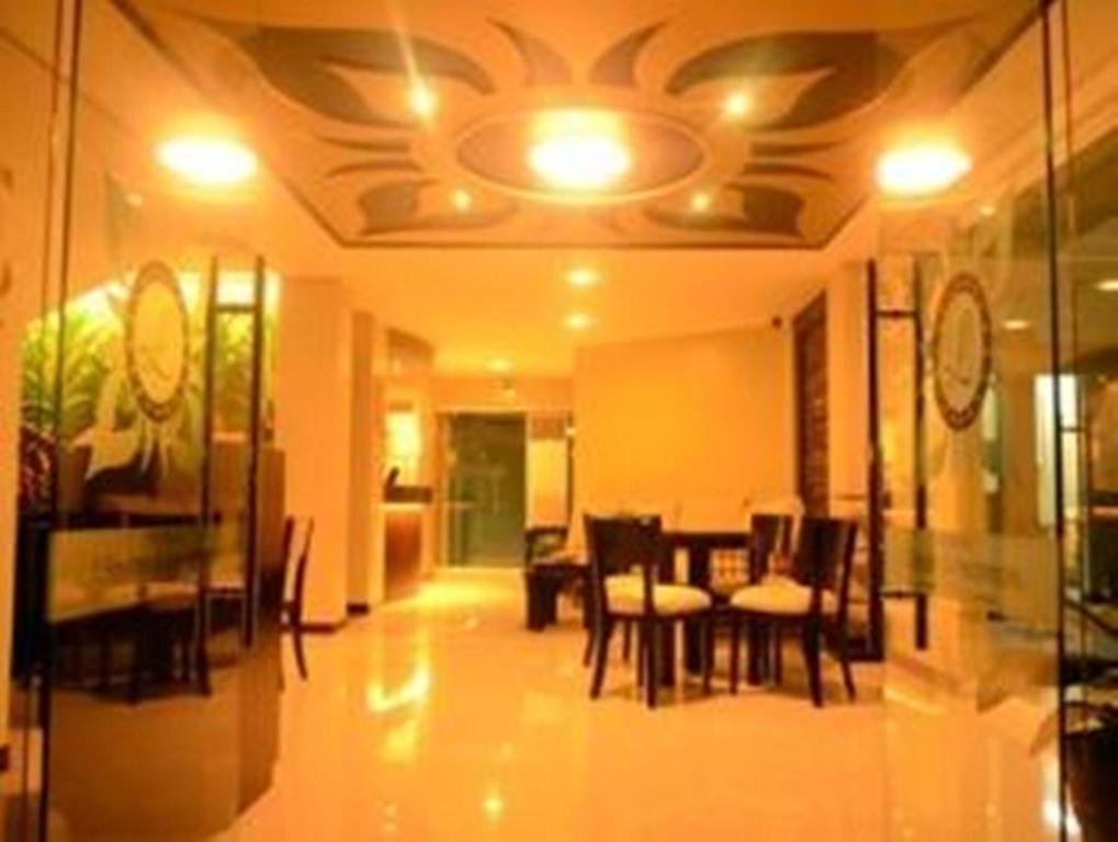 L Square Hotel Tarlac City Екстер'єр фото