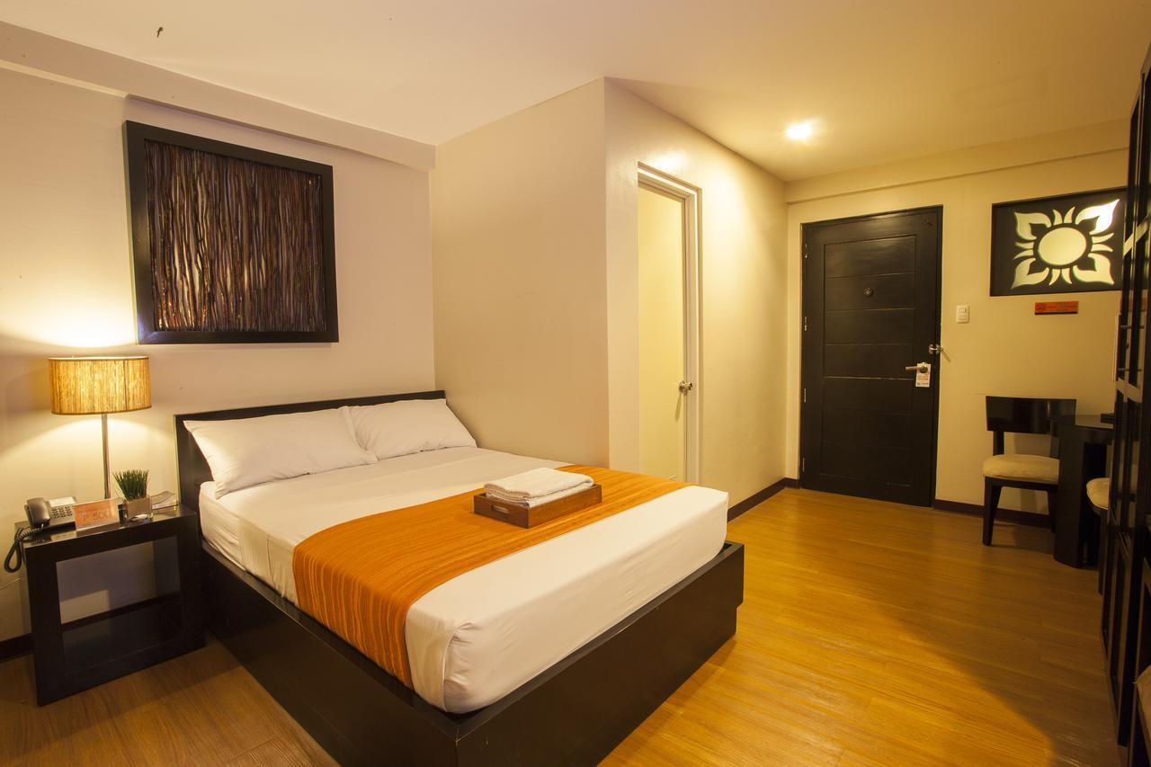 L Square Hotel Tarlac City Екстер'єр фото