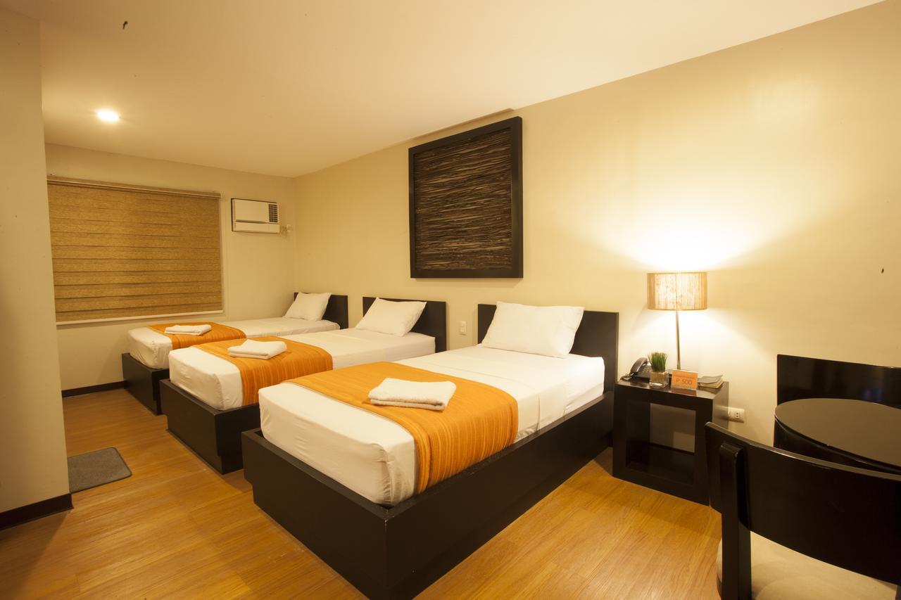 L Square Hotel Tarlac City Екстер'єр фото