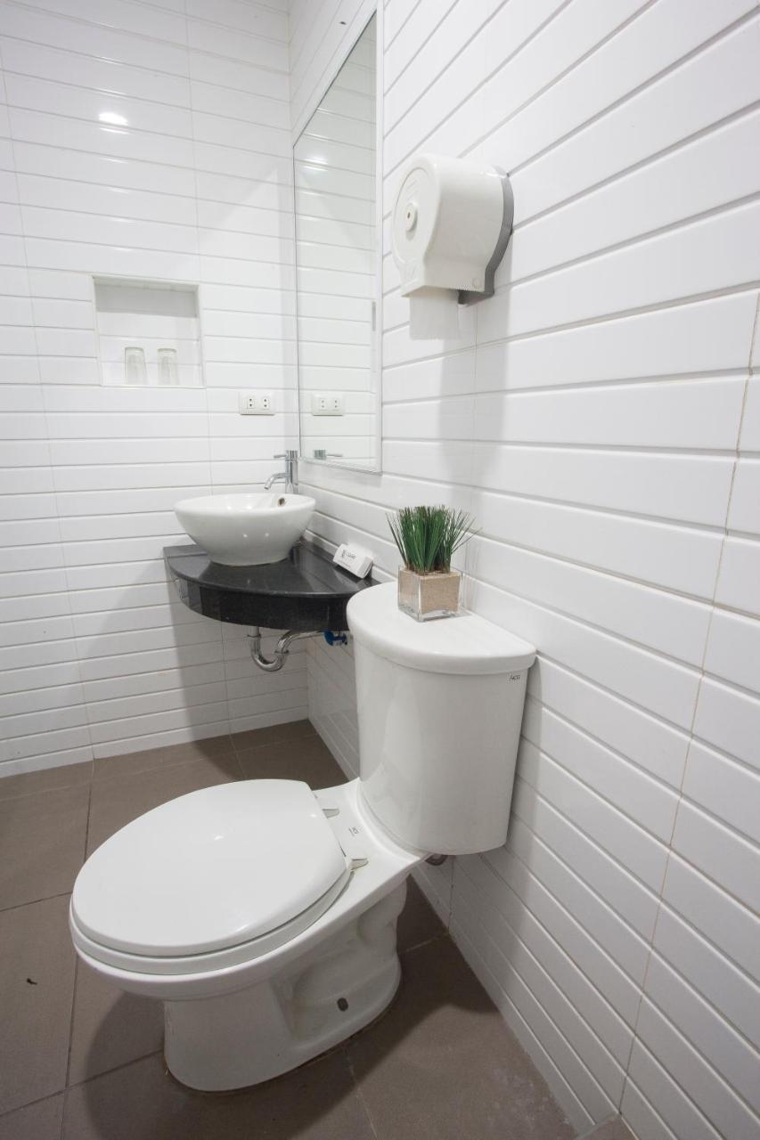 L Square Hotel Tarlac City Екстер'єр фото