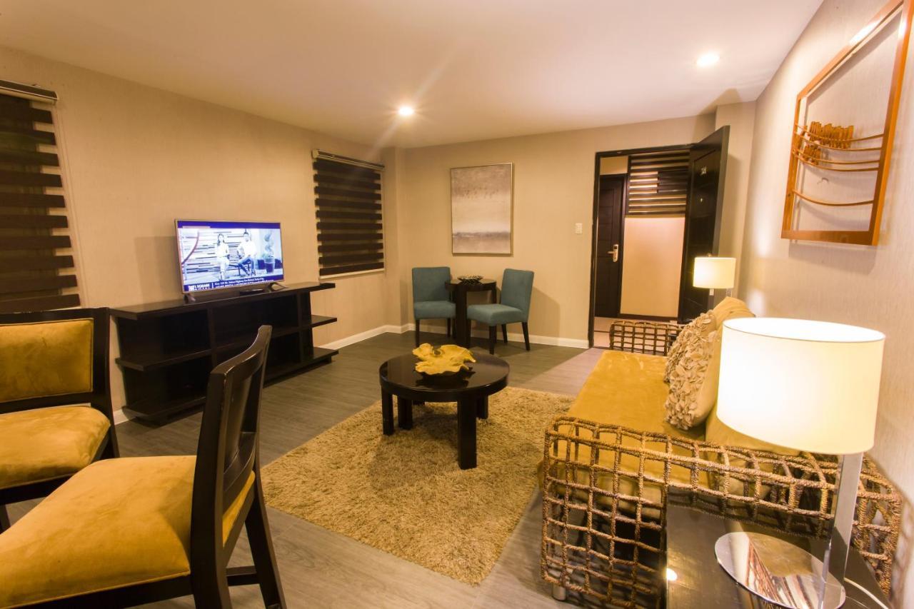 L Square Hotel Tarlac City Екстер'єр фото