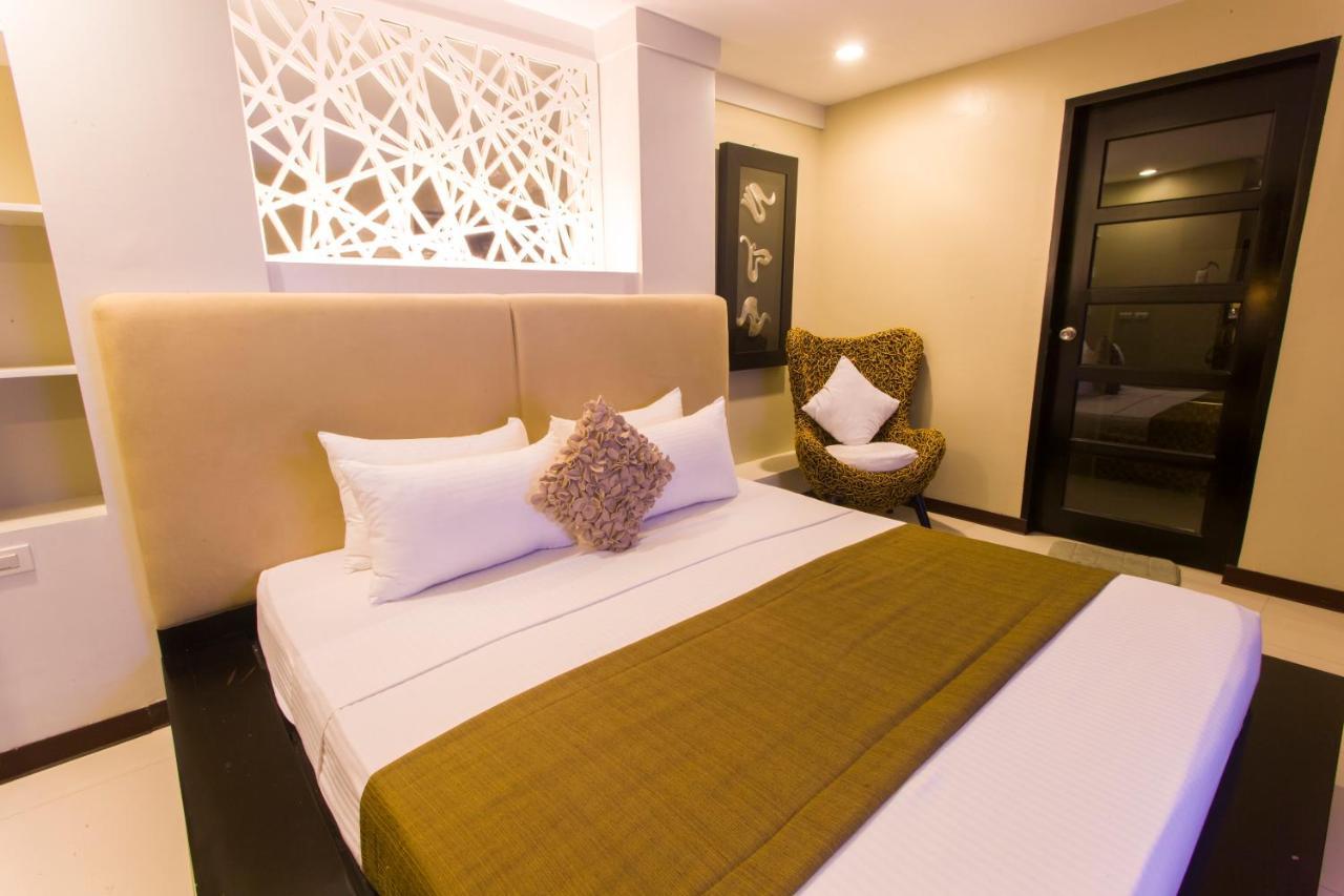 L Square Hotel Tarlac City Екстер'єр фото