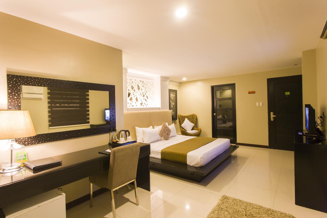 L Square Hotel Tarlac City Екстер'єр фото